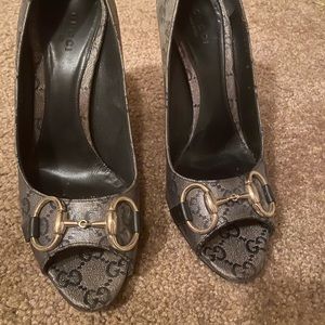 Sold!!!!!!!Authentic gucci shoes